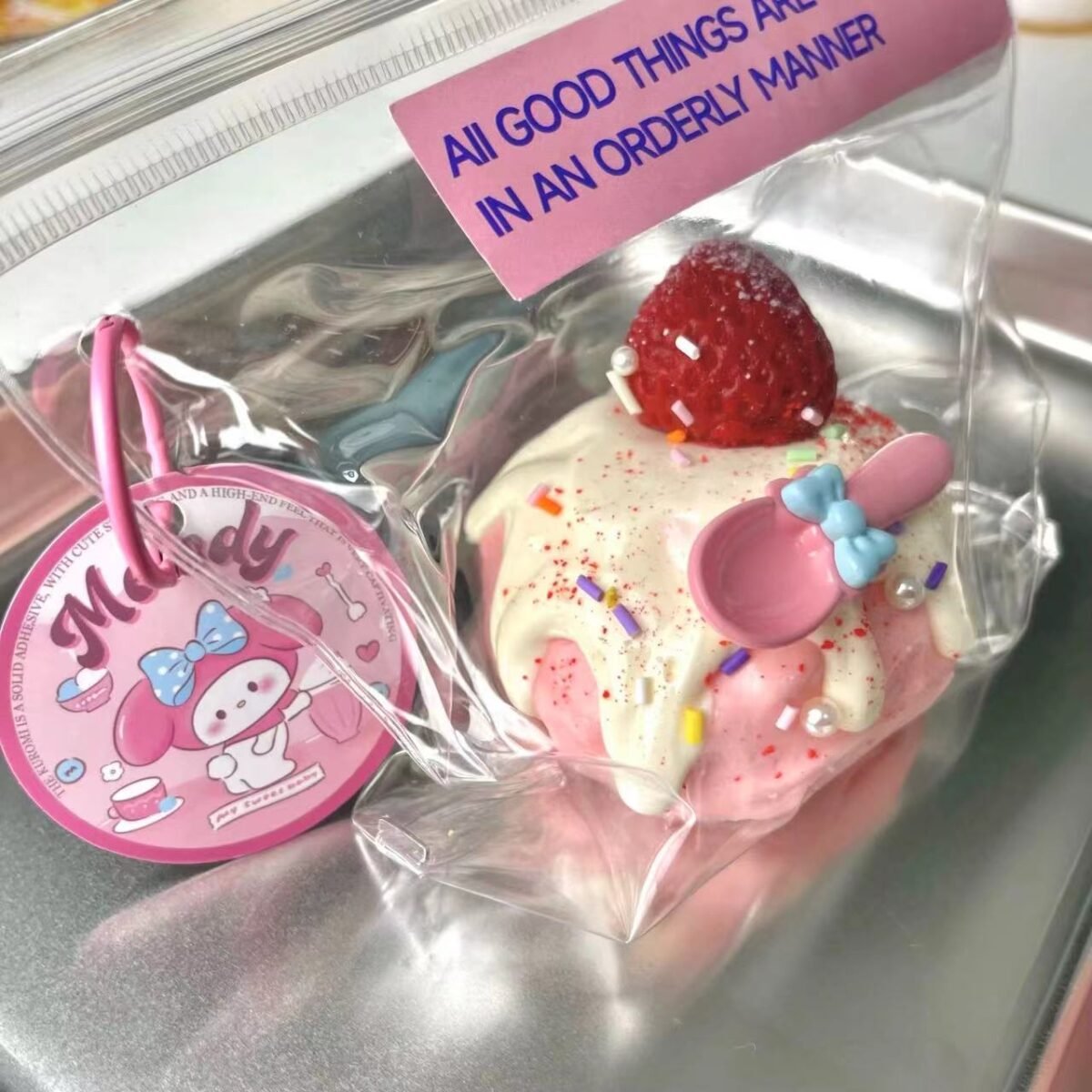 Strawberry Cream Da Naibei Squishy - 图片 1